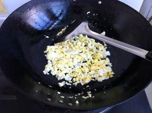 鸡吃拉瓜好不好吃呢视频,揭秘鸡的美食偏好