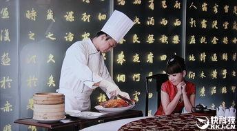 酒馆吃瓜女孩视频播放,揭秘视频背后的热门话题与热议焦点