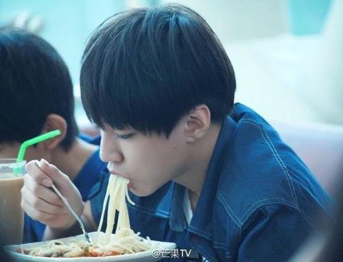 谢娜王俊凯吃瓜视频,吃瓜视频曝光幕后花絮