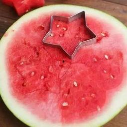 吃瓜吐籽视频素材,跟随镜头一起吃瓜吐籽，感受夏日清凉