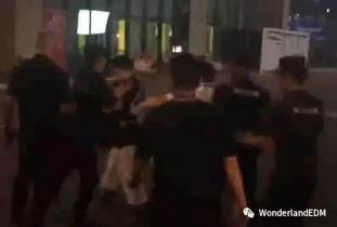 英国打架吃瓜事件视频,吃瓜群众围观打架事件