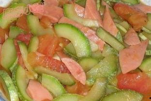 外国人吃角瓜炒火腿肠视频,外国人挑战角瓜炒火腿肠大挑战